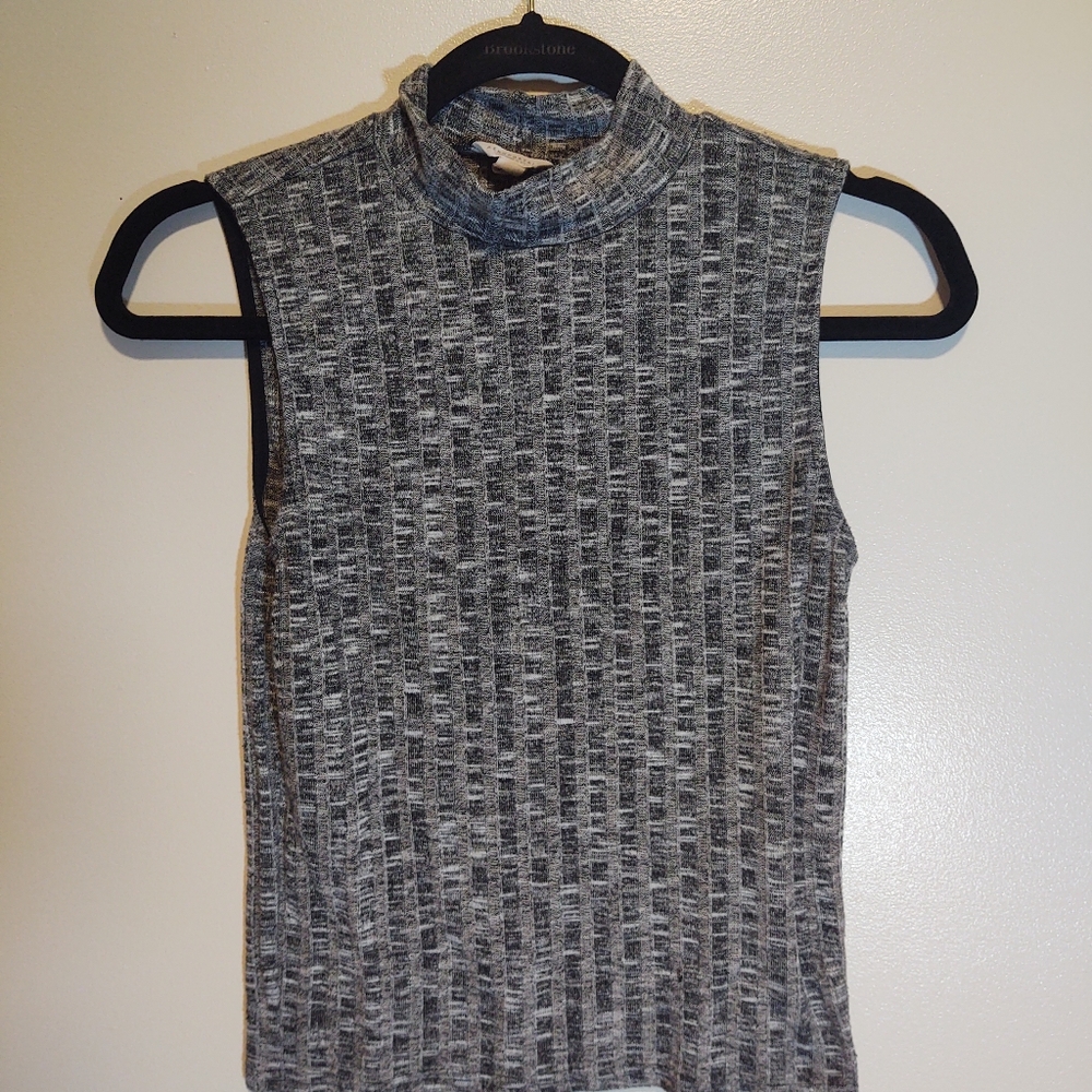 Sleeveless shirt